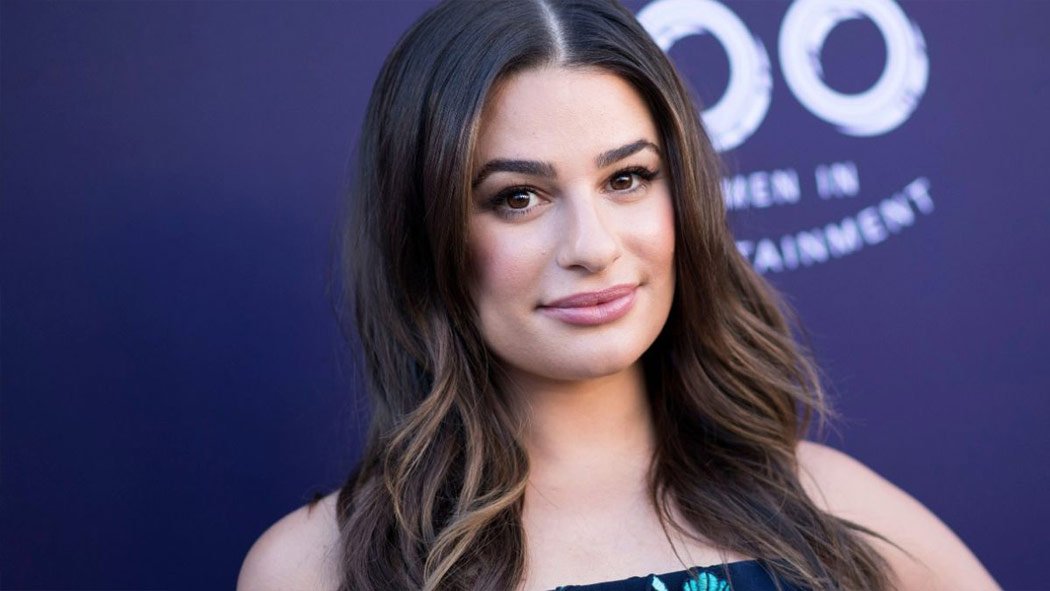 La cantante y actriz Lea Michele, la recordada Rachel Berry de la serie “Glee”, está embarazada y espera su primer hijo junto a su esposo Zandy Reich, según informó “People”.