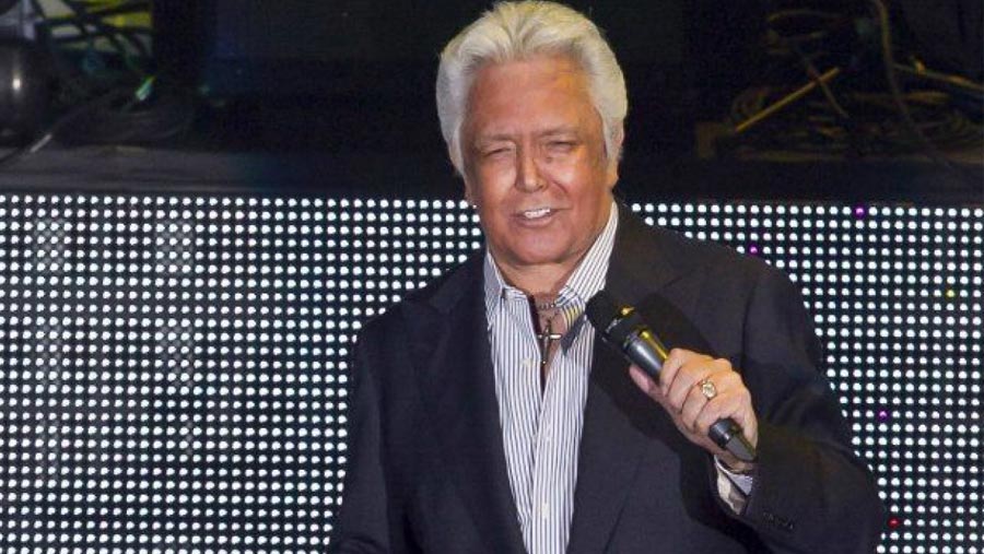 El cantante mexicano Alberto Vázquez cumple 80 años de vida con el mismo temperamento que mostró desde sus primeros años, y siendo un referente obligado de la generación estereotipada como rebelde.