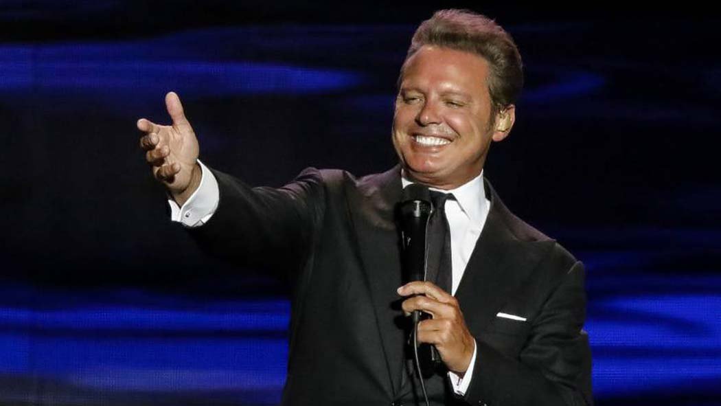 El cantante, nacido el 19 de abril de 1970, llega este domingo a los 50 años, pero -como siempre ocurre en cualquier asunto relacionado con “El Sol”- son más las dudas que las respuestas.