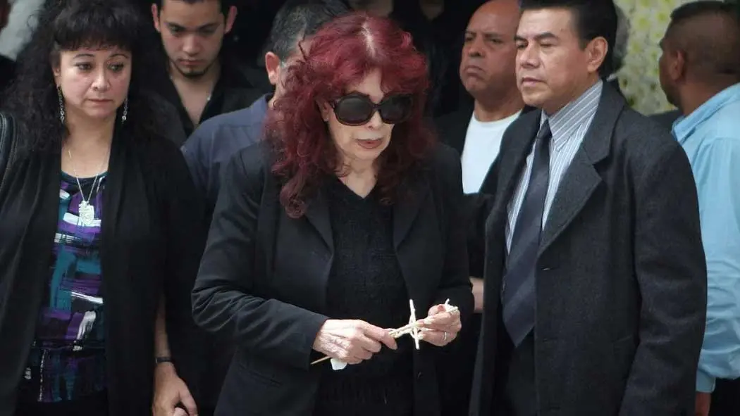 Itatí Zucchi, viuda de Roberto Cantoral y madre del compositor Roberto Cantoral Jr. y de la actriz Itatí Cantoral, falleció esta mañana luego de sufrir un paro cardiorrespiratorio.