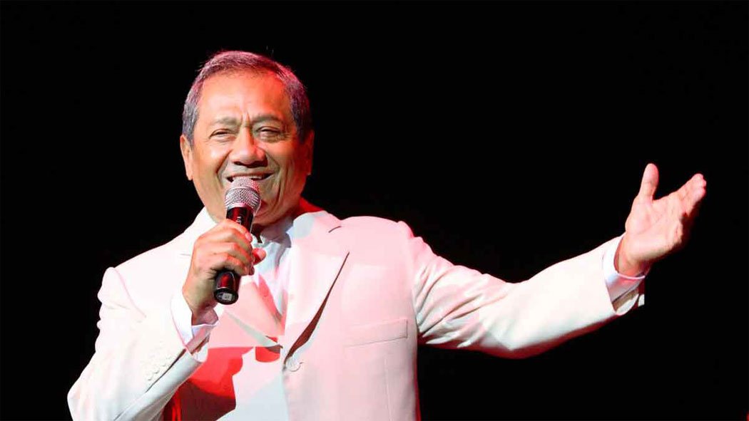 El astro del bolero y la balada experimentó con extraordinario éxito la industria musical como autor, pianista, cantante, productor, ejecutivo discográfico y presidente de la Sociedad de autores y compositores de México. Lejos del canon de belleza, así dominó la canción romántica por seis décadas. Según la prensa mexicana, Manzanero murió esta madrugada a los 86 años; estuvo hospitalizado desde el 17 de diciembre, tras complicaciones por covid-19. El astro del bolero y la balada experimentó con extraordinario éxito la industria musical como autor, pianista, cantante, productor, ejecutivo discográfico y presidente de la Sociedad de autores y compositores de México. Lejos del canon de belleza, así dominó la canción romántica por seis décadas. Según la prensa mexicana, Manzanero murió esta madrugada a los 86 años; estuvo hospitalizado desde el 17 de diciembre, tras complicaciones por covid-19.