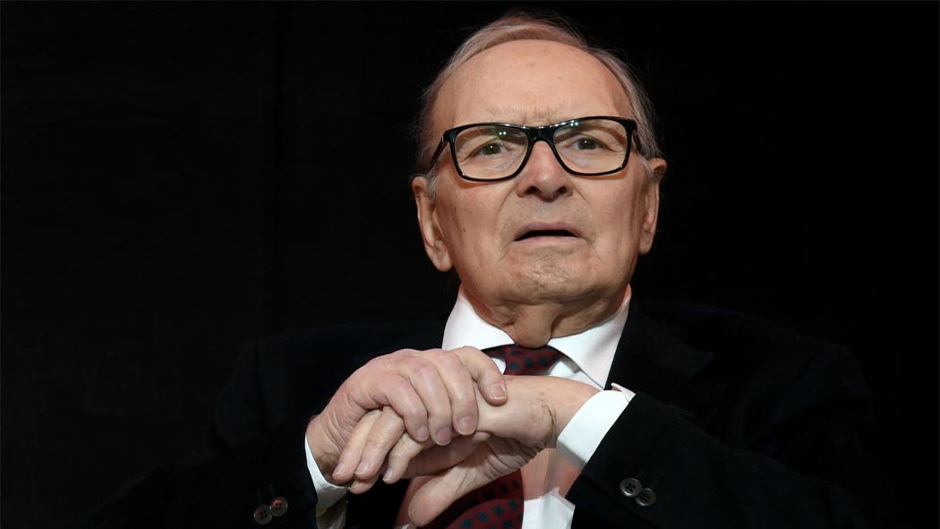 El compositor italiano Ennio Morricone ha fallecido a los 91 años. Morricone, padre de más de 500 melodías, de La misión, Los intocables de Eliot Ness, El bueno, el feo y el malo o Novecento, está considerado como uno de los mejores compositores de la historia del cine. El compositor italiano Ennio Morricone ha fallecido a los 91 años. Morricone, padre de más de 500 melodías, de La misión, Los intocables de Eliot Ness, El bueno, el feo y el malo o Novecento, está considerado como uno de los mejores compositores de la historia del cine.