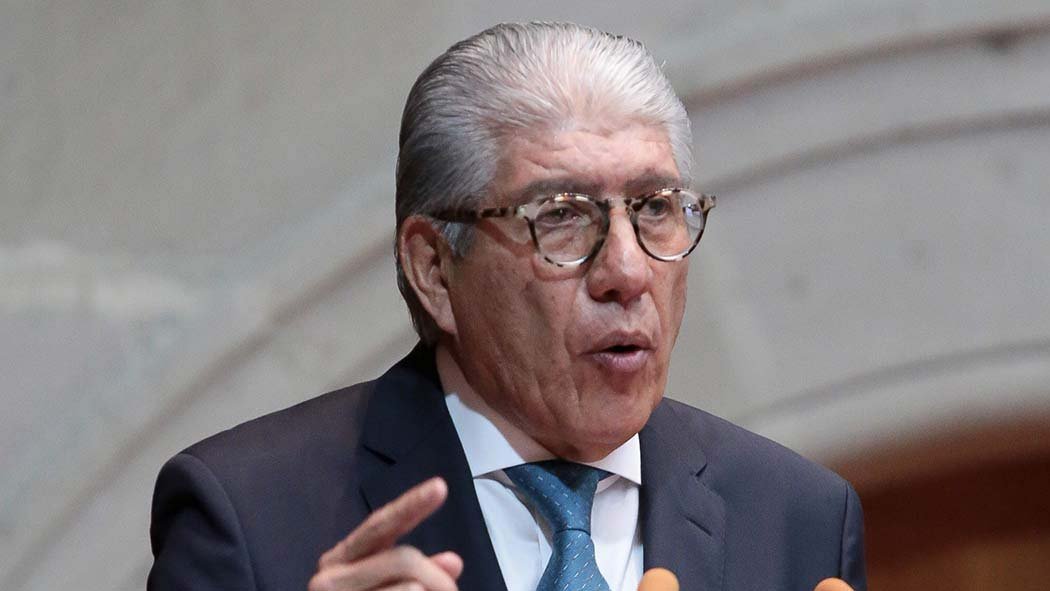 La lista de servidores públicos con una infección del virus SARS-CoV-2 sumó al Secretario General de Gobierno del Estado de México, Alejandro Ozuna Rivero, quien publicó los resultados de su prueba clínica a través de sus redes sociales oficiales. Alejandro Ozuna Rivero secretario de Gobierno tiene COVID