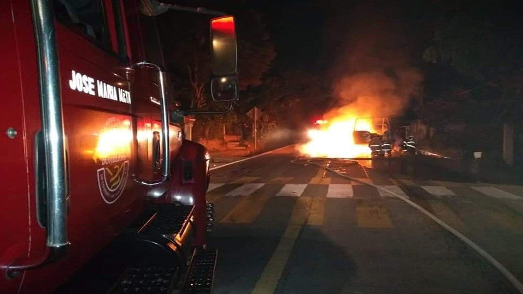 En la localidad de La Estanzuela, municipio de Emiliano Zapata, una patrulla de la Secretaría de Seguridad Pública (SSP) se incendió, supuestamente todo ocurrió por un corto circuito. En la localidad de La Estanzuela, municipio de Emiliano Zapata, una patrulla de la Secretaría de Seguridad Pública (SSP) se incendió, supuestamente todo ocurrió por un corto circuito.