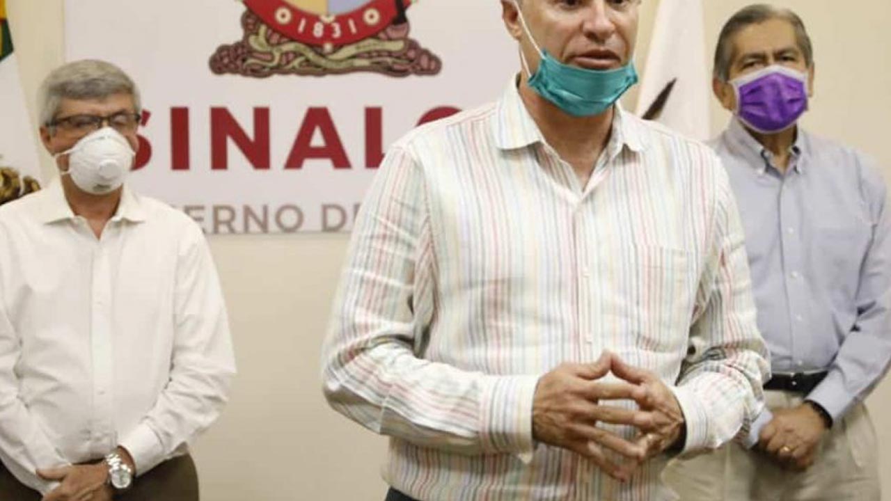 Quirino Ordaz Coppel anunció este domingo la suspensión de venta de bebidas alcohólicas en los 18 municipios de Sinaloa y, el cierre de restaurantes en Culiacán y Navolato.