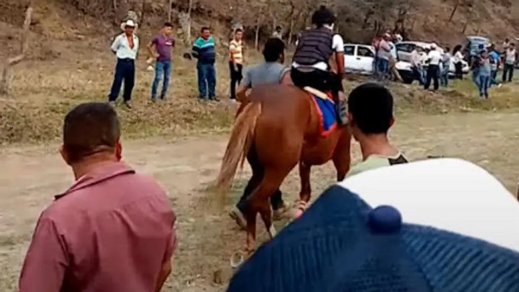 Gildardo Zenteno Moreno, del PVEM, no cancela la feria de San Pedro del municipio de Bochil en plena etapa tres del coronaviru.