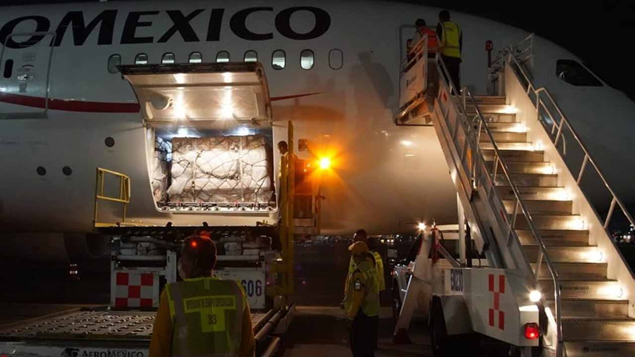 Aterrizaron dos aviones más en México con insumos de Shanghai, China