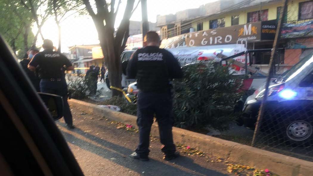 Explota local de carnitas en avenida Lago Atizapán de Zaragoza