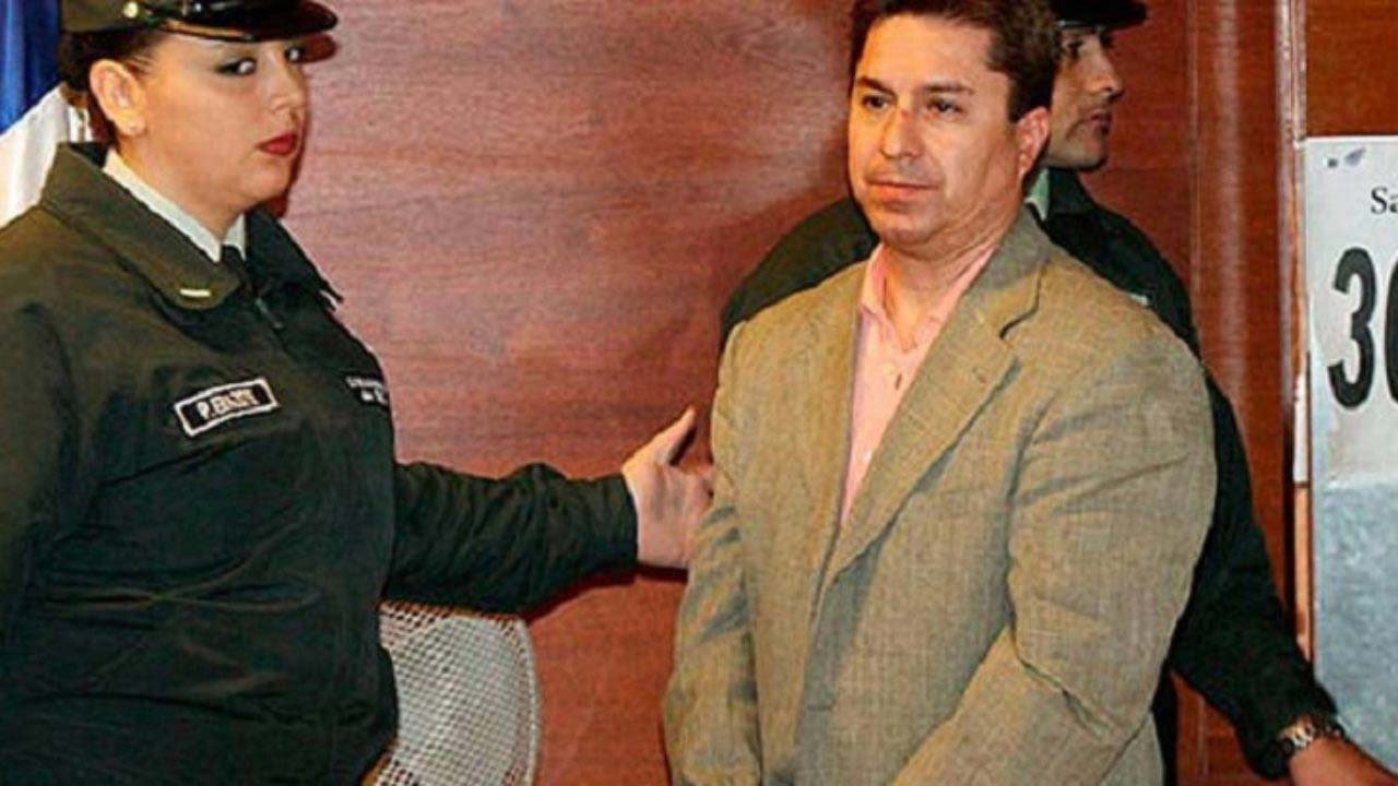 Este religioso se hizo conocido hace algunos años por tener a un grupo de personas convencidas que podía hacer llover oro con diversos trucos evidentes. Pastor Cid realizo culto sin mascarillas y con niños presentes