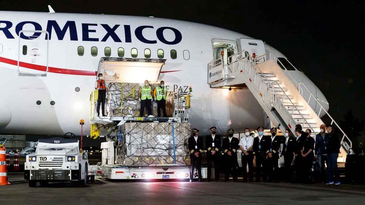 Llega a México primer avión con insumos médicos comprado a China