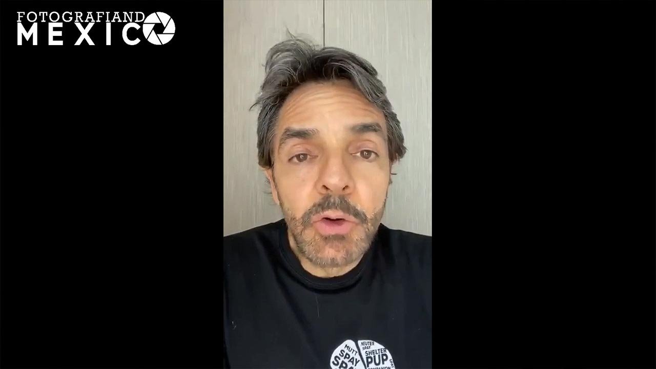 El actor Eugenio Derbez da lectura a la carta del doctor Faustino Ruvalcaba, quien trabaja en la Clínica 20 del IMSS, en la cual pide AUXILIO con mayúsculas en la misiva, tras la deficiencia qué hay para enfrentar la pandemia por el COVID-19. El actor Eugenio Derbez da lectura a la carta del doctor Faustino Ruvalcaba, quien trabaja en la Clínica 20 del IMSS, en la cual pide AUXILIO con mayúsculas en la misiva, tras la deficiencia qué hay para enfrentar la pandemia por el COVID-19.
