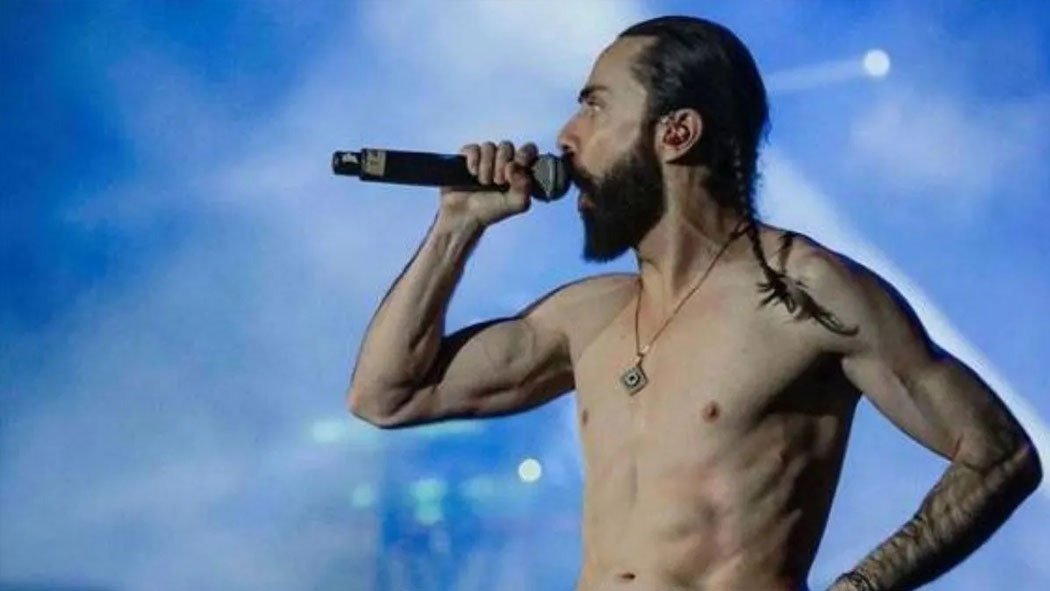 Jay de la Cueva anunció su debut como solista con su primer álbum sin Moderatto, pero ahora ha aclarado que no abandonará la aclaración pese a lo que se había informado anteriormente. Jay de la Cueva anunció su debut como solista con su primer álbum sin Moderatto, pero ahora ha aclarado que no abandonará la aclaración pese a lo que se había informado anteriormente.