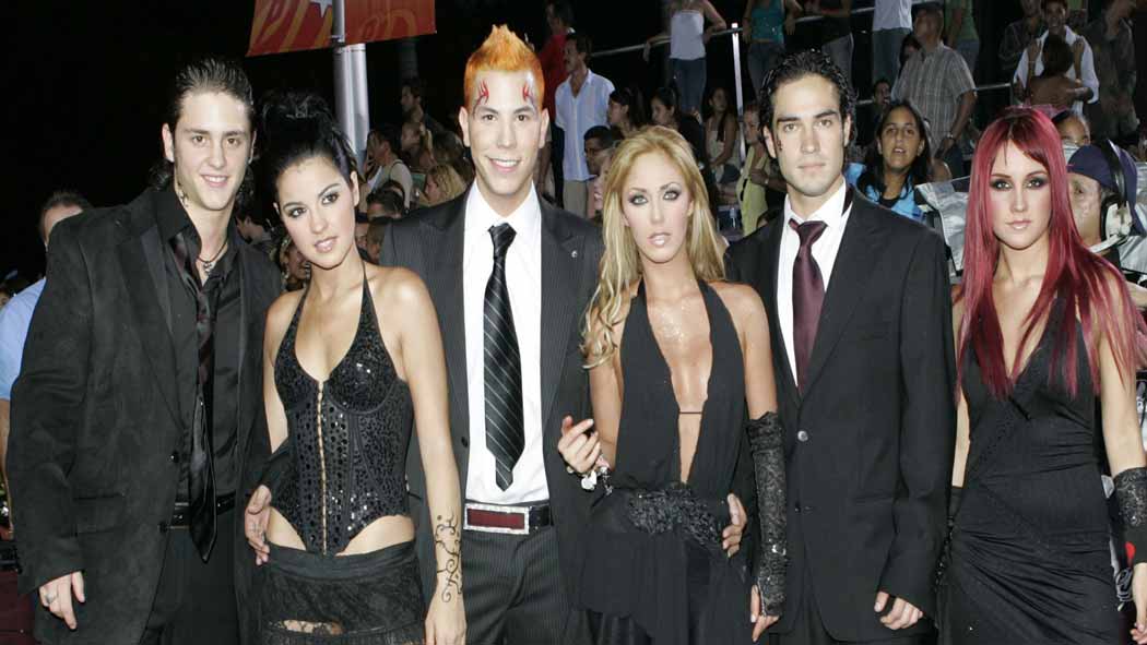La famosa banda RBD surgida de la telenovela juvenil mexicana “Rebelde”, que consiguió seguidores en múltiples rincones de todo el mundo y sigue siendo 15 años después de su final un icono para muchos jóvenes milenial, podría regresar de alguna manera.
