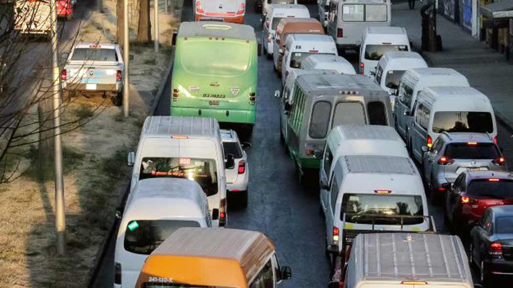 Aplicado en la Ciudad de México, el programa Hoy No Circula se aplicará en Pachuca y la zona metropolitana de Hidalgo, además de que se anunció que sólo se podrá circular con máximo dos personas por vehículo. Aplicado en la Ciudad de México, el programa Hoy No Circula se aplicará en Pachuca y la zona metropolitana de Hidalgo, además de que se anunció que sólo se podrá circular con máximo dos personas por vehículo.