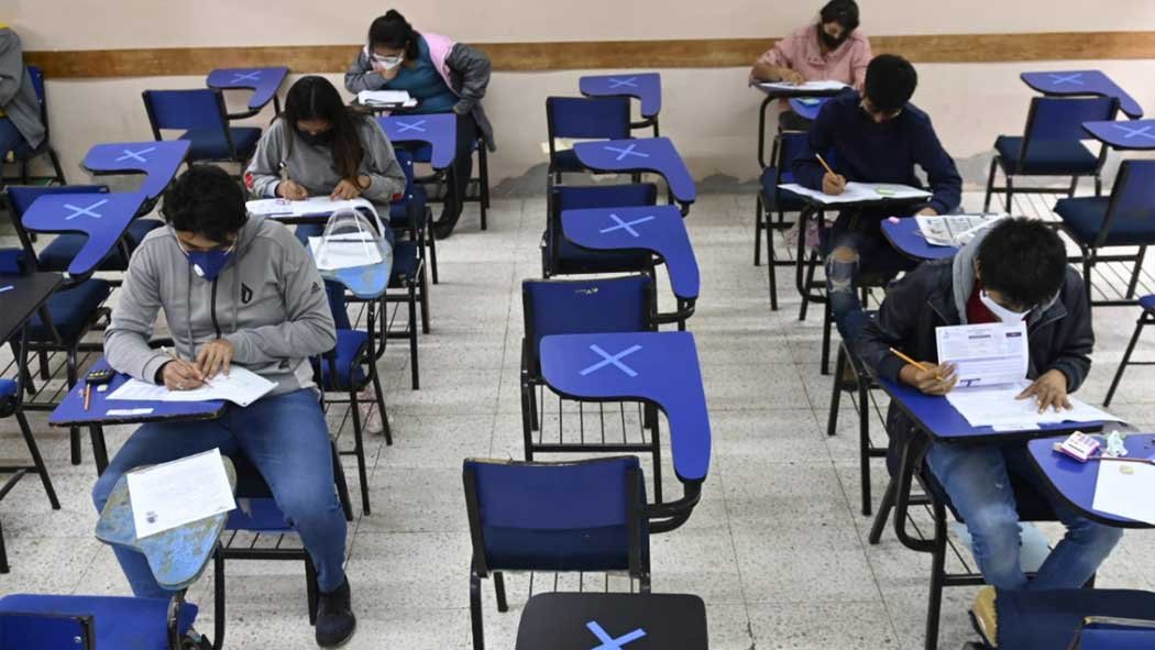 Este domingo continúa la aplicación de exámenes de admisión en la Universidad Autónoma del Estado de Morelos (UAEM); la máxima casa de estudios en la entidad desarrolla estricto control sanitario en la jornada que hoy prosigue.