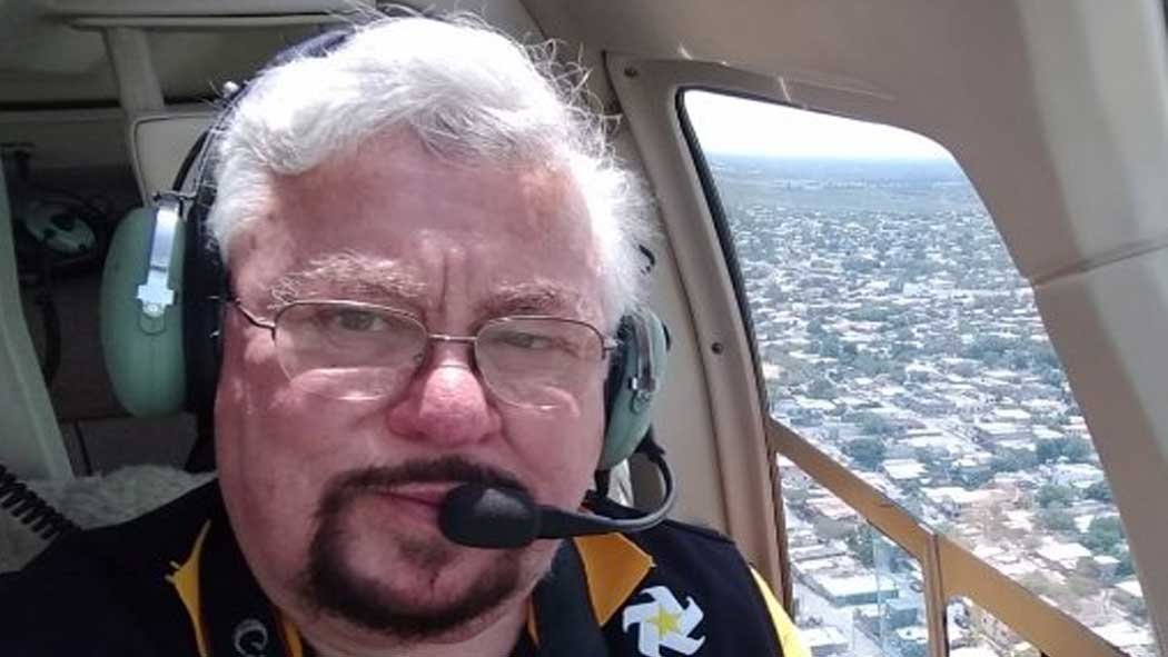 Esta madrugada se dio la lamentable noticia del fallecimiento de Joel Sampayo, quien fue víctima de cáncer y por más de cuatro décadas ejerció un periodismo profesional y con estilo y quien era conocido como ‘el reportero del aire’. Esta madrugada se dio la lamentable noticia del fallecimiento de Joel Sampayo, quien fue víctima de cáncer y por más de cuatro décadas ejerció un periodismo profesional y con estilo y quien era conocido como ‘el reportero del aire’.