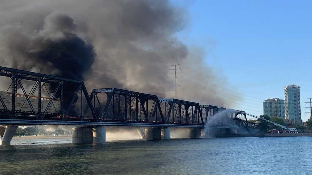 Impactantes imágenes tras descarrilamiento de tren en Arizona