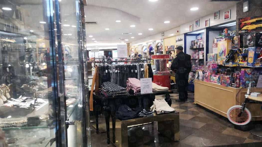 Asaltan joyería en Sanborns de la alcaldía Azcapotzalc con mazos