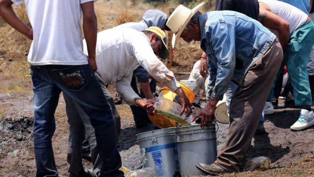 Una fuga de combustible se registró este lunes en Tlahuelilpan, Hidalgo, a causa de una toma clandestina.