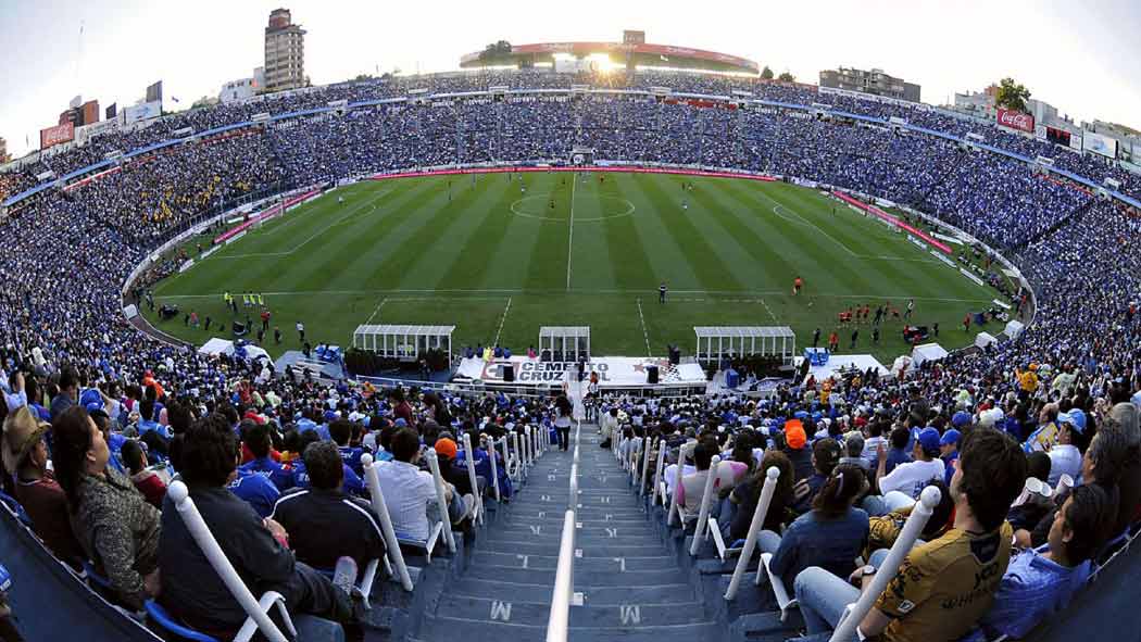 Ni derrumbado, ni cambiado por una plaza comercial, el Estadio Azul se mantendrá de pie para volver a tener futbol profesional y no con el posible regreso del Atlante a la Ciudad de México, sino con un nuevo equipo de la Liga de Balompié Mexicano.
