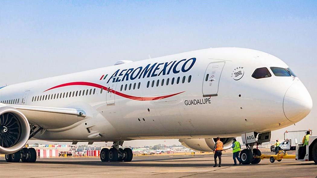 Aeroméxico, la principal aerolínea de México, se ha declarado en bancarrota en Estados Unidos, tras meses de cancelación de rutas por la pandemia del coronavirus en todo el mundo, ha informado la empresa este martes en un comunicado. La compañía se ha acogido a la ley de quiebras de EE UU conocido como Capítulo 11, para empezar negociaciones con sus acreedores y “transitar con éxito la actual incertidumbre económica global”, de acuerdo con su reporte. Aeroméxico, la principal aerolínea de México, se ha declarado en bancarrota en Estados Unidos, tras meses de cancelación de rutas por la pandemia del coronavirus en todo el mundo, ha informado la empresa este martes en un comunicado. La compañía se ha acogido a la ley de quiebras de EE UU conocido como Capítulo 11, para empezar negociaciones con sus acreedores y “transitar con éxito la actual incertidumbre económica global”, de acuerdo con su reporte.