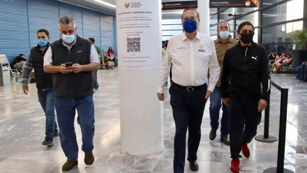El alcalde de Tijuana, Arturo González Cruz, reveló que por diversas contribuciones el Aeropuerto Internacional de esa ciudad adeuda 700 millones de pesos de impuestos al ayuntamiento, y calificó como una medida de presión el cierre de sus instalaciones. El alcalde de Tijuana, Arturo González Cruz, reveló que por diversas contribuciones el Aeropuerto Internacional de esa ciudad adeuda 700 millones de pesos de impuestos al ayuntamiento, y calificó como una medida de presión el cierre de sus instalaciones.