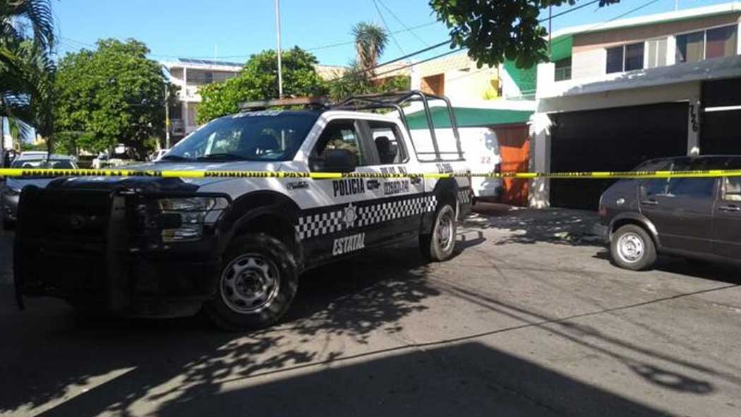 Autoridades investigan la muerte de dos mujeres de la tercera edad en el interior de su domicilio en el puerto de Veracruz.