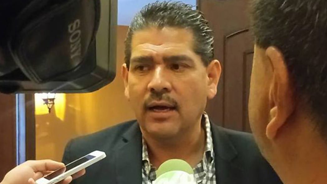 El presidente municipal de Ixtlahuacán de los Membrillos, Eduardo Cervantes Aguilar, ha rechazado las acusaciones de soborno y amenazas en contra la familia de Giovanni López para que no difundieran el video en que se muestra la detención realizada el pasado 4 de mayo por parte de la Policía Municipal de esa entidad, aparentemente por no usar cubrebocas. El presidente municipal de Ixtlahuacán de los Membrillos, Eduardo Cervantes Aguilar, ha rechazado las acusaciones de soborno y amenazas en contra la familia de Giovanni López para que no difundieran el video en que se muestra la detención realizada el pasado 4 de mayo por parte de la Policía Municipal de esa entidad, aparentemente por no usar cubrebocas.
