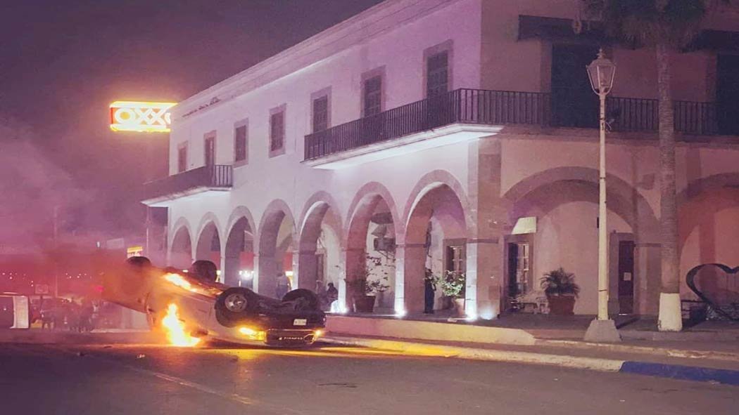 Video Agricultores incendian autos por extracción de agua en Chihuahua