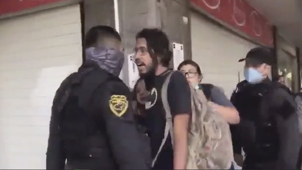 La protesta fue convocada para exigir justicia por la muerte de Giovanni López presuntamente a manos de policías del municipio de Ixtlahuacán de los Membrillos. La protesta fue convocada para exigir justicia por la muerte de Giovanni López presuntamente a manos de policías del municipio de Ixtlahuacán de los Membrillos.