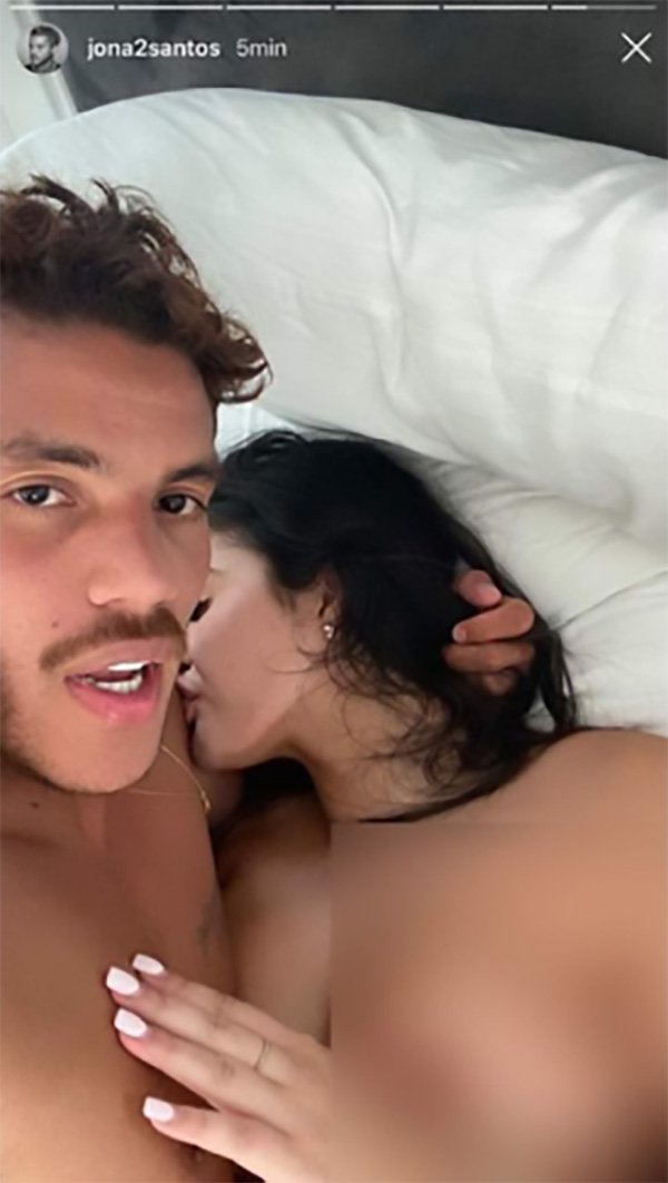 Jonathan Dos Santos por error compartió una foto intima en Instagram