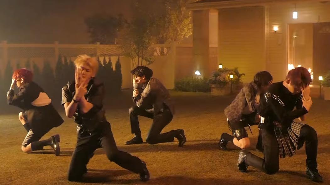 The Dream Chapter: ETERNITY se estrena el próximo 18 de mayo y, anteriormente TXT compartió algunos teasers de lo que los fans podrán ver en el video de la canción promocional que presentaran durante este comeback. The Dream Chapter: ETERNITY se estrena el próximo 18 de mayo y, anteriormente TXT compartió algunos teasers de lo que los fans podrán ver en el video de la canción promocional que presentaran durante este comeback.