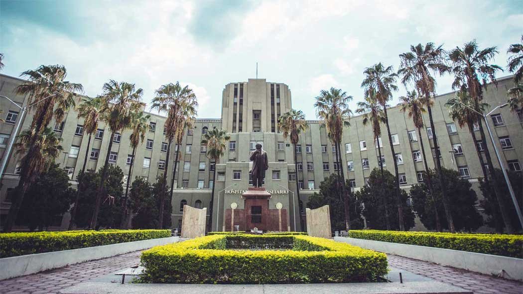 Se informó que el brote ocurrió luego de que un familiar con coronavirus asintomático visitará a un paciente de otra enfermedad y él infectó al personal médico. El contagio se reportó en el área de medicina interna y hasta el momento se han confirmado 23 casos positivos.