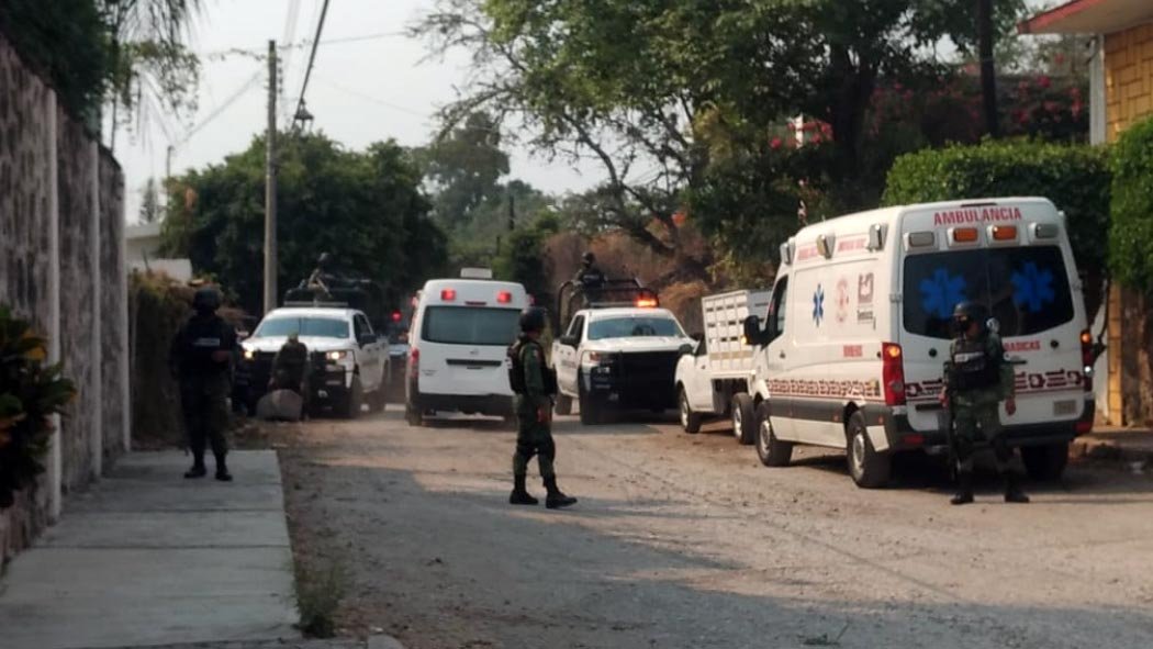 Los hechos ocurrieron, después de las 15:00 horas, en la calle Brisas del Pacífico, de la colonia Las Brisas. De acuerdo con medios de Temixco sujetos armados irrumpieron en la vivienda dispararon y huyeron.
