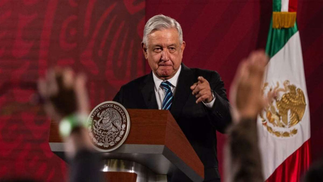López Obrador aseguró que hay opciones para la población. “Hay otros hospitales buenos, con especialistas y todos los equipos, que no están llenos, es decir que tienen disponibilidad. Por eso informamos, para que la gente sepa, a dónde hay camas”.