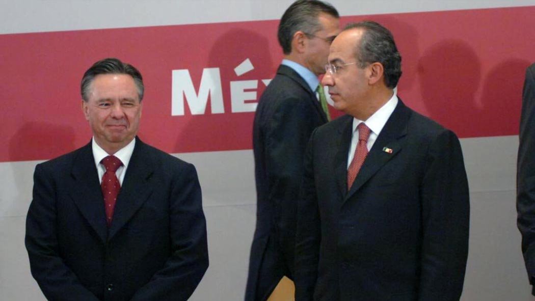 De acuerdo con el memorándum emitido por la ATF, tras ser notificado sobre las “entregas controladas” de armamento, Medina Mora envió a la ciudad de Phoenix al ex funcionario federal Carlos Fernando Luque Ordóñez, como agregado de la hoy extinta PGR para que se encargara de coordinar el proyecto "Gunrunner" que inició en 2006. De acuerdo con el memorándum emitido por la ATF, tras ser notificado sobre las “entregas controladas” de armamento, Medina Mora envió a la ciudad de Phoenix al ex funcionario federal Carlos Fernando Luque Ordóñez, como agregado de la hoy extinta PGR para que se encargara de coordinar el proyecto "Gunrunner" que inició en 2006.