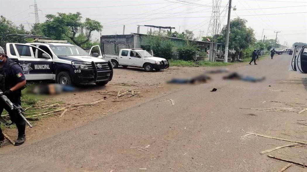 Este viernes se registraron varias balaceras en este municipio, al enfrentarse grupos delictivos con elementos de la Policía Municipal, lo cual dejo un saldo de 8 muertos y 10 heridos. Este viernes se registraron varias balaceras en este municipio, al enfrentarse grupos delictivos con elementos de la Policía Municipal, lo cual dejo un saldo de 8 muertos y 10 heridos.