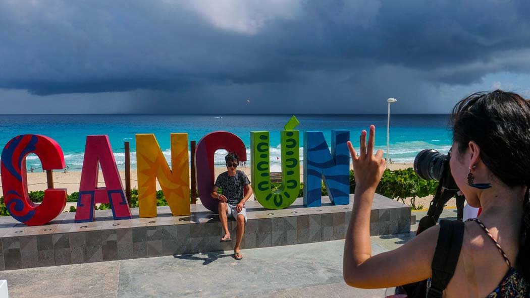 Visitantes nacionales y extranjeros comenzarán su arribo a Quintana Roo el 8 de junio. La Secretaría de Turismo (Sedetur) y el Consejo de Promoción Turística del estado confirmaron que ya hay reservaciones de vuelos y hoteles. Visitantes nacionales y extranjeros comenzarán su arribo a Quintana Roo el 8 de junio. La Secretaría de Turismo (Sedetur) y el Consejo de Promoción Turística del estado confirmaron que ya hay reservaciones de vuelos y hoteles.