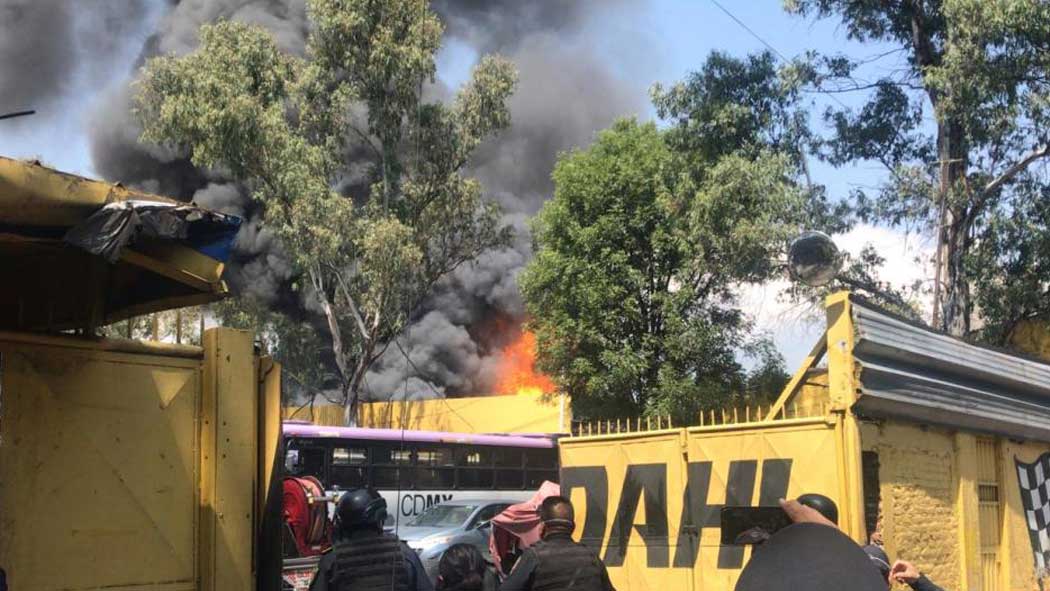 A través de redes sociales se ha dado a conocer un fuerte incendio al sur de la ciudad de México. Los reportes indican que ocurrió  en Calzada Taxqueña y Calzada de Tlalpan, colonia Campestre Churubusco, alcaldía Coyoacán.