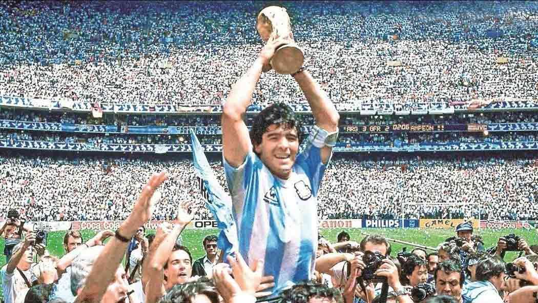 Ha muerto el más GRANDE DE LA HISTORIA según Clarín! Diego Armando Maradona
