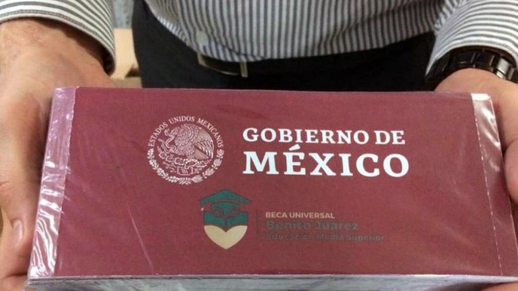 Con el inicio del ciclo escolar 2020-21, los estudiantes recién aceptados al programa de Beca Universal Benito Juárez también disfrutarán de los primeros pagos correspondientes al nuevo año escolar. Con el inicio del ciclo escolar 2020-21, los estudiantes recién aceptados al programa de Beca Universal Benito Juárez también disfrutarán de los primeros pagos correspondientes al nuevo año escolar.