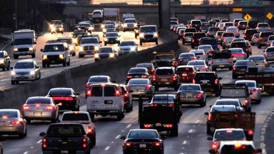 Aplicado en la Ciudad de México, el programa Hoy No Circula se aplicará en Pachuca y la zona metropolitana de Hidalgo, además de que se anunció que sólo se podrá circular con máximo dos personas por vehículo. Aplicado en la Ciudad de México, el programa Hoy No Circula se aplicará en Pachuca y la zona metropolitana de Hidalgo, además de que se anunció que sólo se podrá circular con máximo dos personas por vehículo.