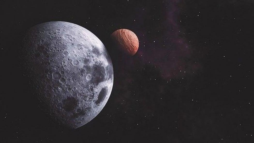 La Luna y Marte se besan hoy sábado 5 de septiembre, fenómeno astronómico del que podremos ser testigos, pues el beso, que en realidad recibe el nombre de Conjunción, iluminará el firmamento nocturno. Antes de que te expliquemos a qué hora podrás apreciarlo, debes saber que este fenómeno se da cuando la Luna está en fase creciente y se cruza con otro planeta o astro, que en este caso será Marte; es decir, podremos ver cómo nuestro satélite oculta al planeta rojo. La Luna y Marte se besan hoy sábado 5 de septiembre, fenómeno astronómico del que podremos ser testigos, pues el beso, que en realidad recibe el nombre de Conjunción, iluminará el firmamento nocturno. Antes de que te expliquemos a qué hora podrás apreciarlo, debes saber que este fenómeno se da cuando la Luna está en fase creciente y se cruza con otro planeta o astro, que en este caso será Marte; es decir, podremos ver cómo nuestro satélite oculta al planeta rojo.