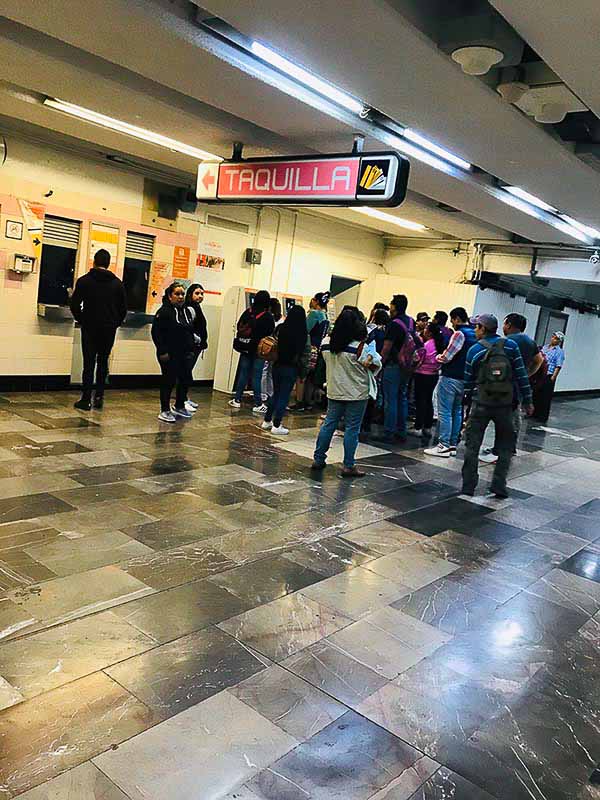 Metro sin venta de Boletos: Taquilleras se unieron al Paro Nacional