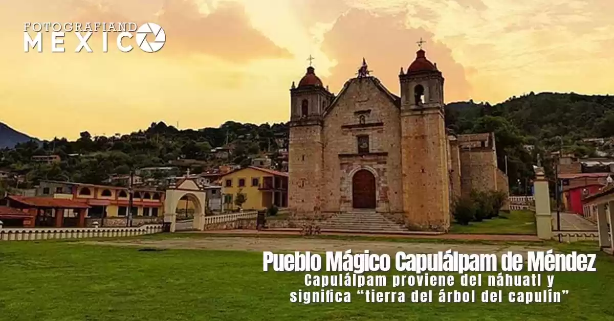 Enclavado en la Sierra Norte de Oaxaca, donde las casitas conservan en perfectas condiciones sus paredes de adobe.