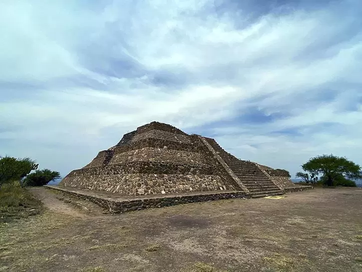 Zona Arqueológica de Pahñu en el Pueblo Mágico Tecozautla en Hidalgo