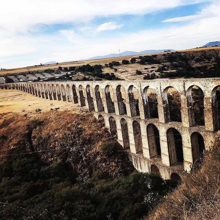 Arcos del Sitio en el Pueblo Mágico Tepotzotlán en el Estado de México