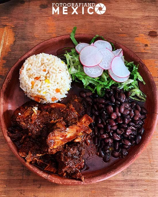 Cochito horneado, un platillo delicioso y tradicional de la comida típica de Chiapas