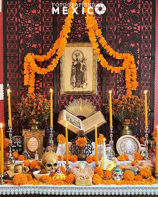 Cómo hacer una ofrenda de Día de Muertos