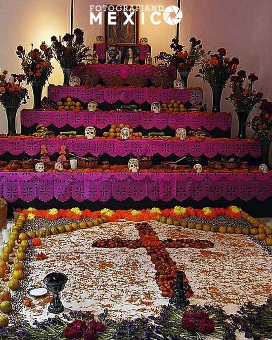 Elementos del altar de muertos